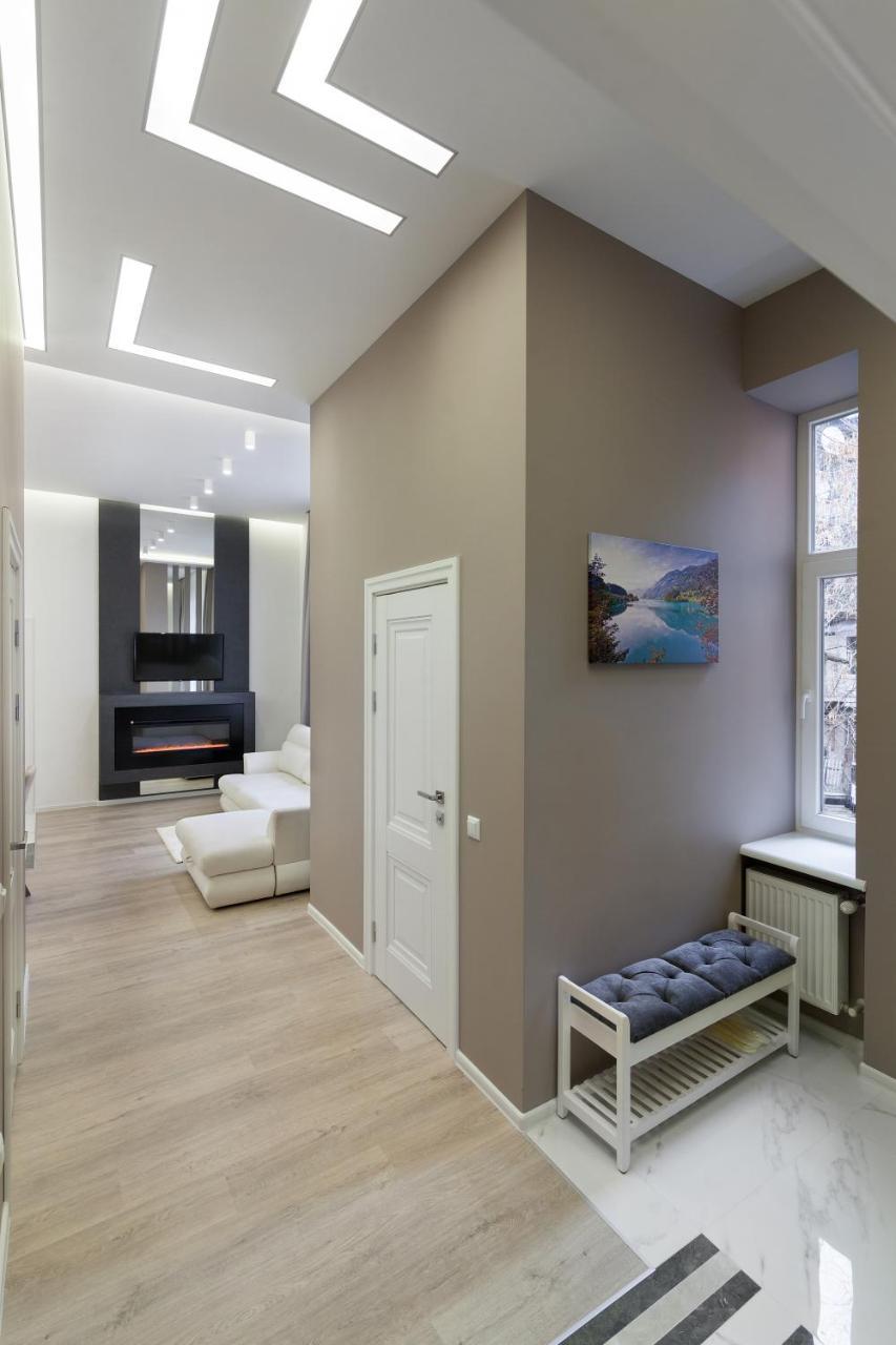 Royal Stylish Apartment In The Old City Lviv Exterior photo